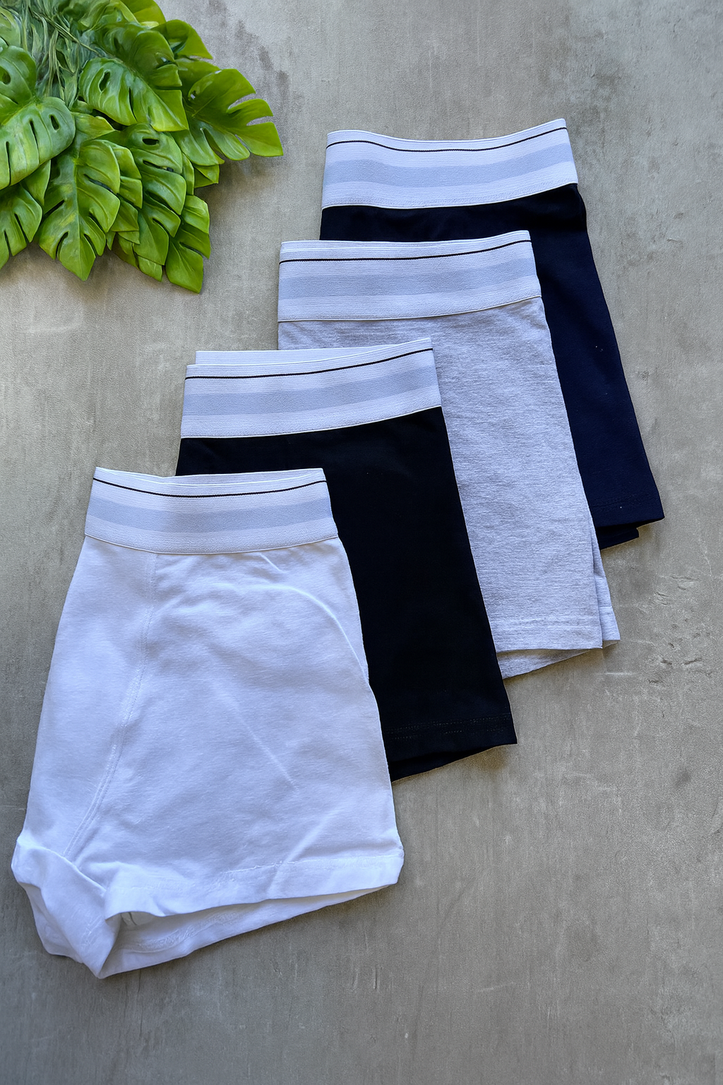 6X1 BOXER SURTIDOS LISOS + 6 PARES DE MEDIAS SURTIDAS